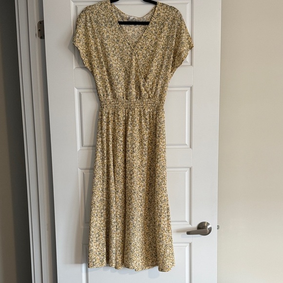 Reitmans Dresses & Skirts - Reitmans Yellow Floral Midi Dress